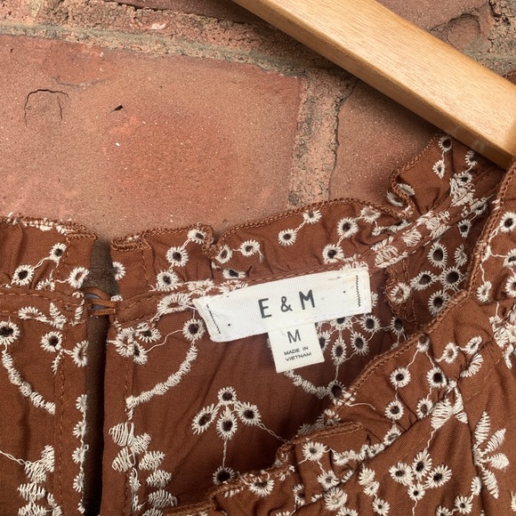 E & M Peplum Top - Picture 2 of 5